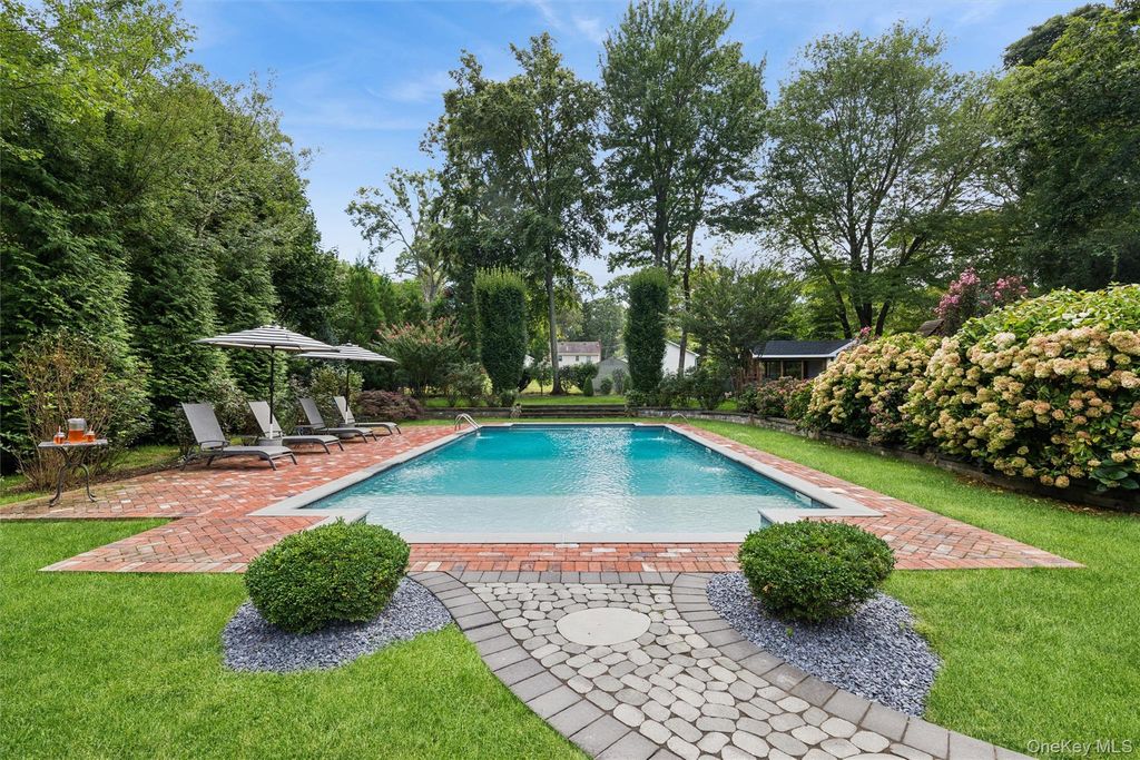 351 Forest Lane, Smithtown, NY 11787 — photo 3