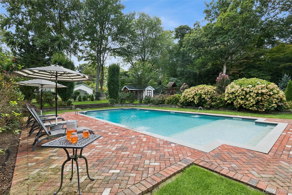 351 Forest Lane, Smithtown, NY 11787 — photo 4