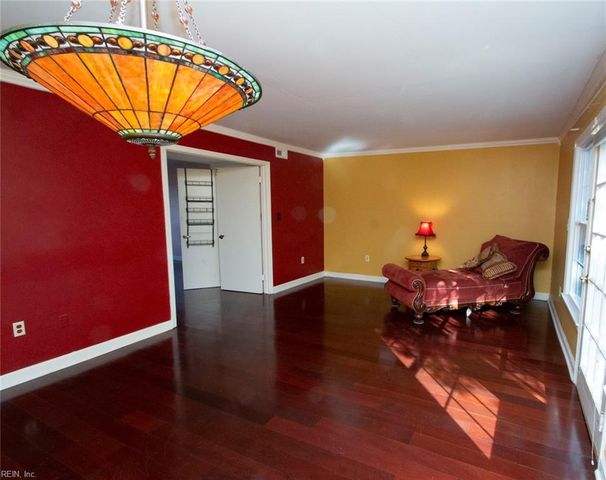 15 Towne Square DR, Newport News, VA 23607