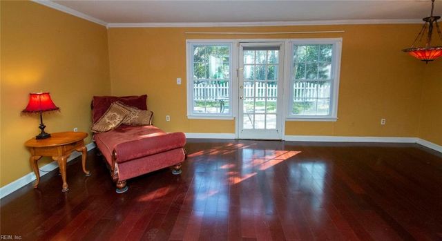 15 Towne Square DR, Newport News, VA 23607