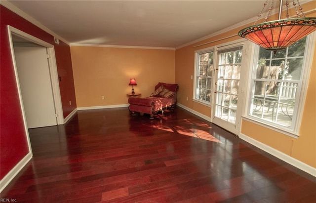 15 Towne Square DR, Newport News, VA 23607