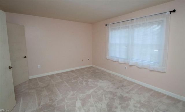 15 Towne Square DR, Newport News, VA 23607