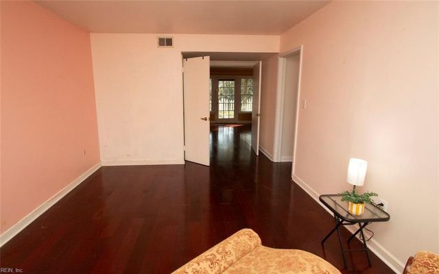 15 Towne Square DR, Newport News, VA 23607