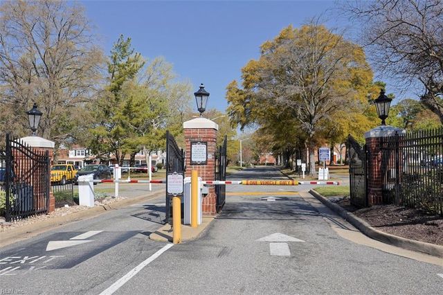 15 Towne Square DR, Newport News, VA 23607