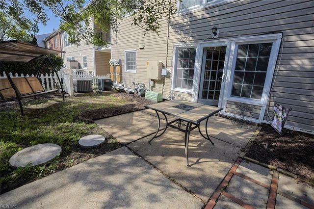 15 Towne Square DR, Newport News, VA 23607