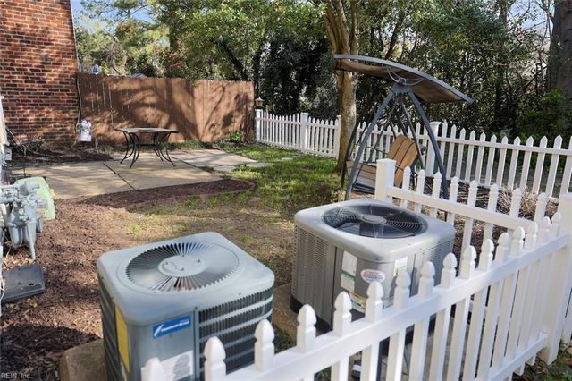 15 Towne Square DR, Newport News, VA 23607