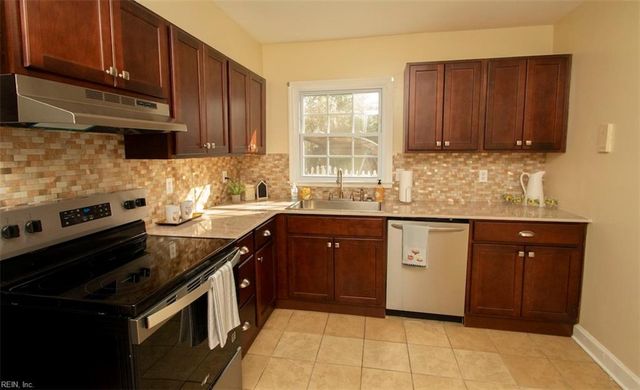 15 Towne Square DR, Newport News, VA 23607