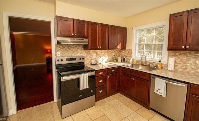 15 Towne Square DR, Newport News, VA 23607