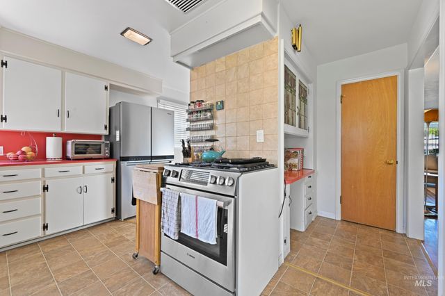 1915 S Montana Ave, Caldwell, ID 83605