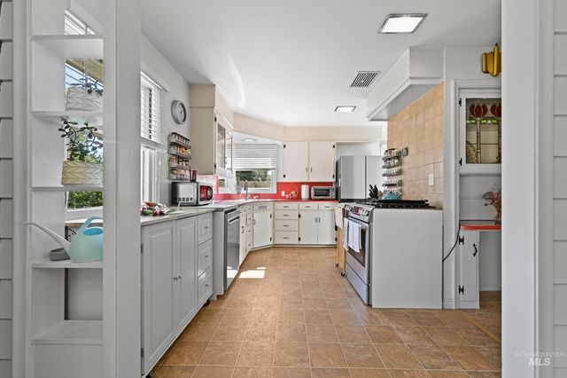 1915 S Montana Ave, Caldwell, ID 83605