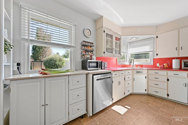 1915 S Montana Ave, Caldwell, ID 83605