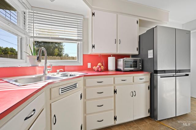 1915 S Montana Ave, Caldwell, ID 83605