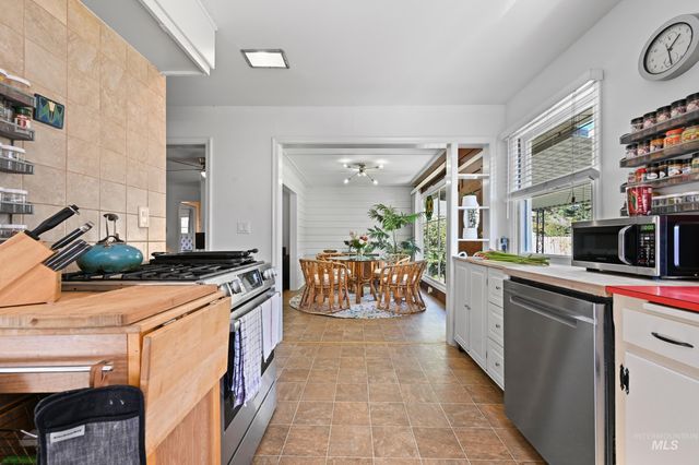 1915 S Montana Ave, Caldwell, ID 83605