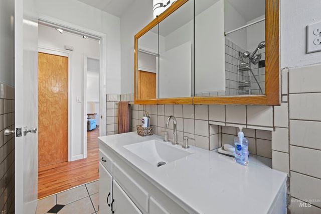 1915 S Montana Ave, Caldwell, ID 83605