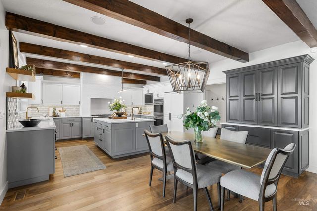 1166 E Rivers End Dr, Eagle, ID 83616