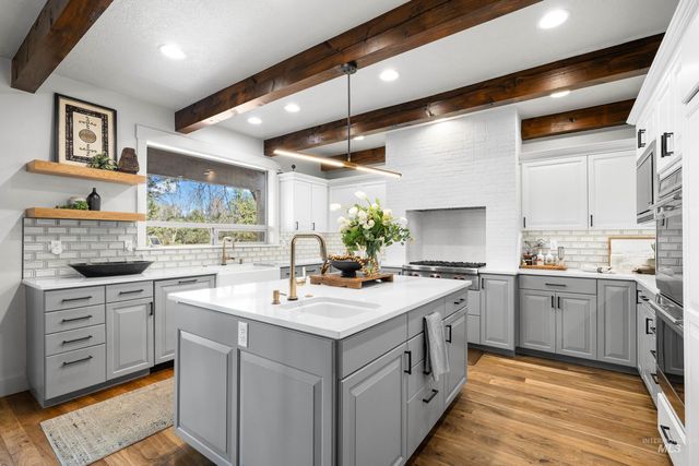 1166 E Rivers End Dr, Eagle, ID 83616