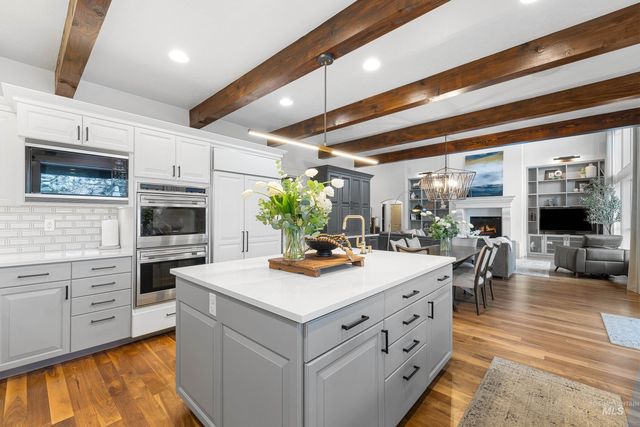 1166 E Rivers End Dr, Eagle, ID 83616