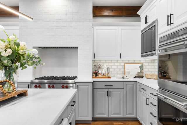 1166 E Rivers End Dr, Eagle, ID 83616