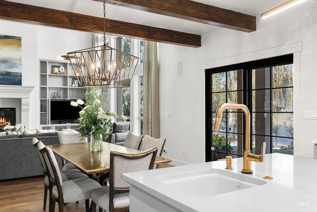 1166 E Rivers End Dr, Eagle, ID 83616