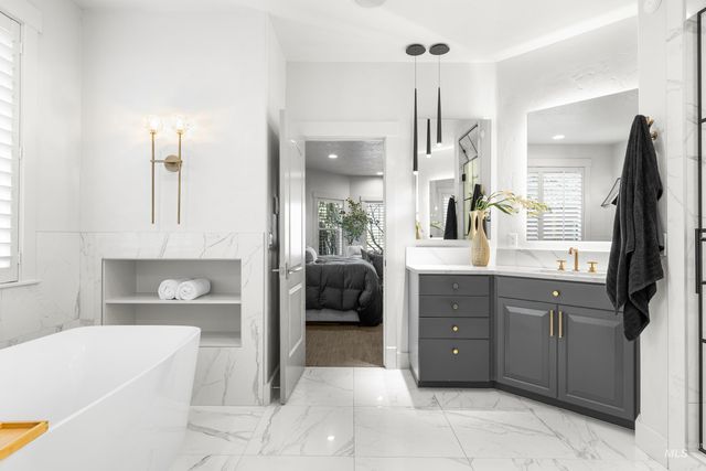 1166 E Rivers End Dr, Eagle, ID 83616