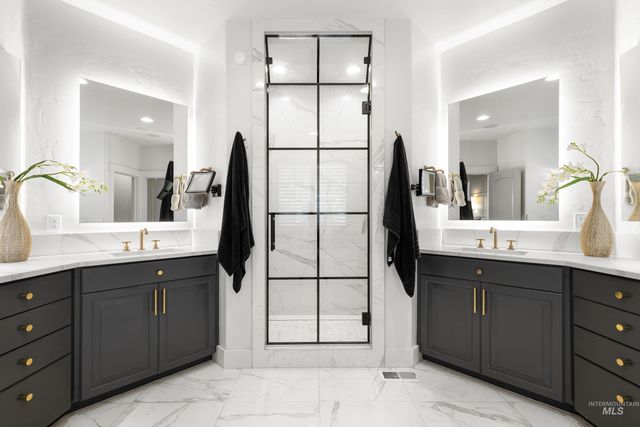 1166 E Rivers End Dr, Eagle, ID 83616