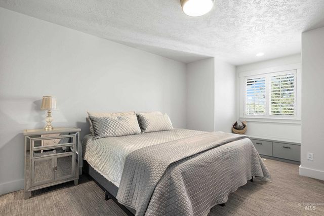 1166 E Rivers End Dr, Eagle, ID 83616