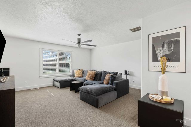 1166 E Rivers End Dr, Eagle, ID 83616