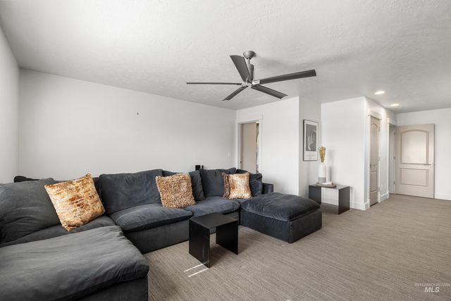 1166 E Rivers End Dr, Eagle, ID 83616