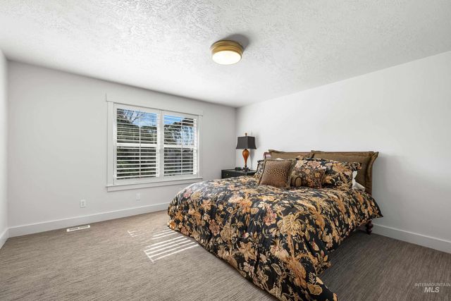 1166 E Rivers End Dr, Eagle, ID 83616