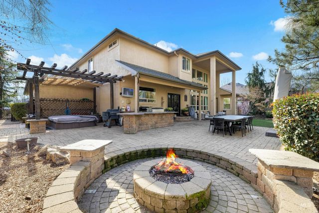 1166 E Rivers End Dr, Eagle, ID 83616