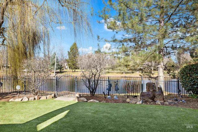 1166 E Rivers End Dr, Eagle, ID 83616