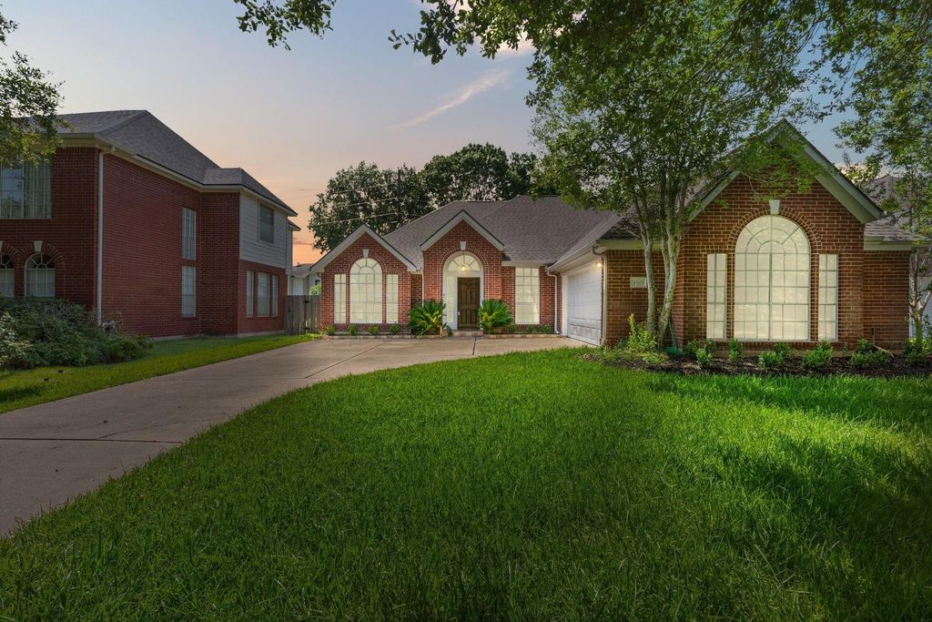 4503 Summer Lakes, Sugar Land, TX 77479