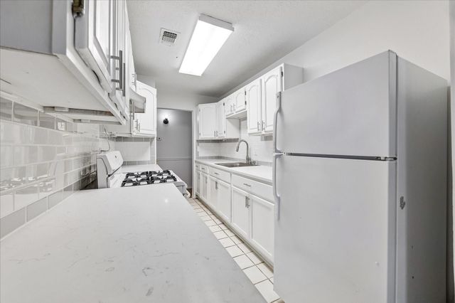 7714 Sterlingshire Street, Houston, TX 77016
