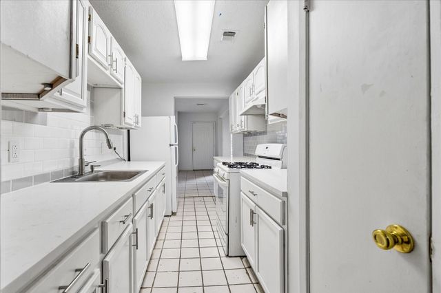 7714 Sterlingshire Street, Houston, TX 77016