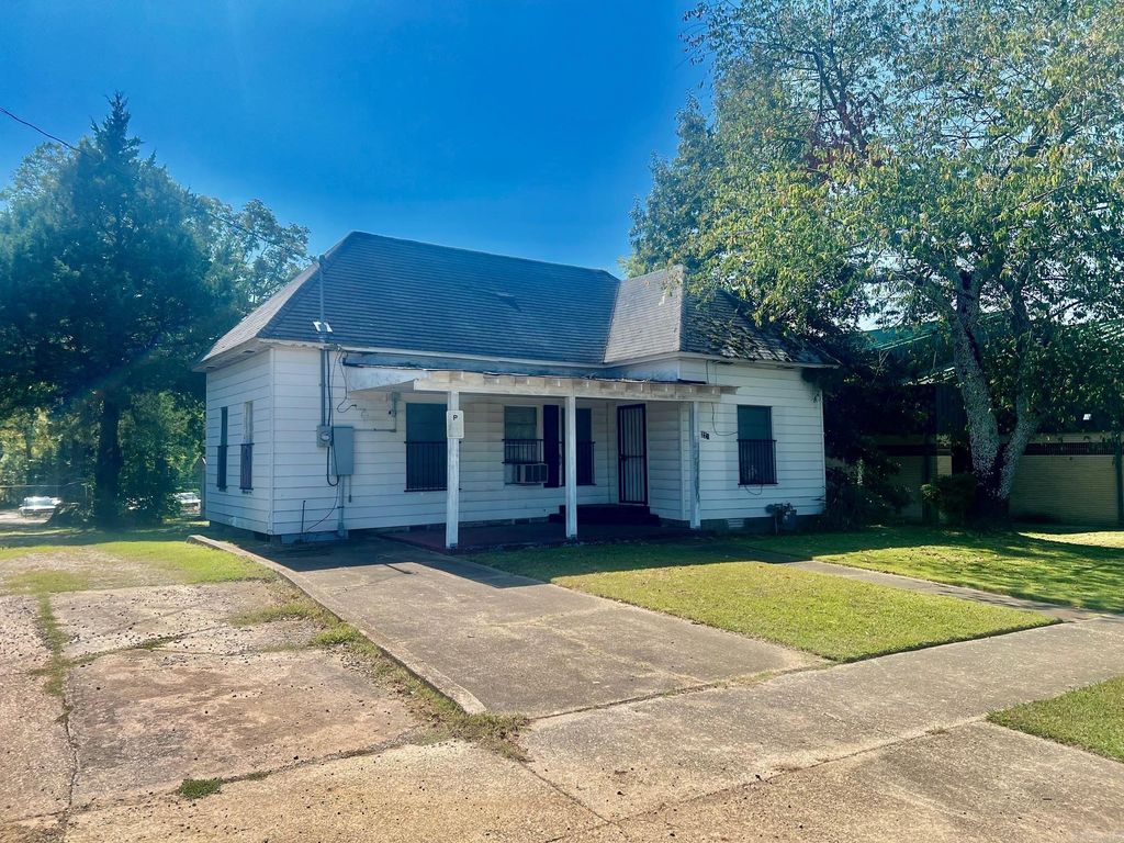 221 Oaklawn, Hot Springs, AR 71913