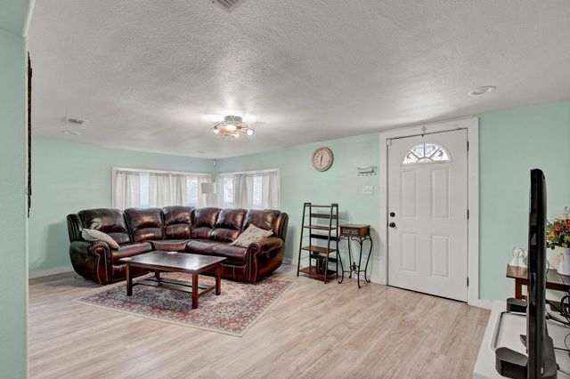 232 Campbell ST, Seguin, TX 78155