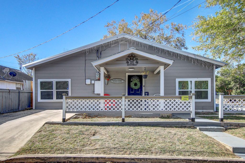 232 Campbell ST, Seguin, TX 78155