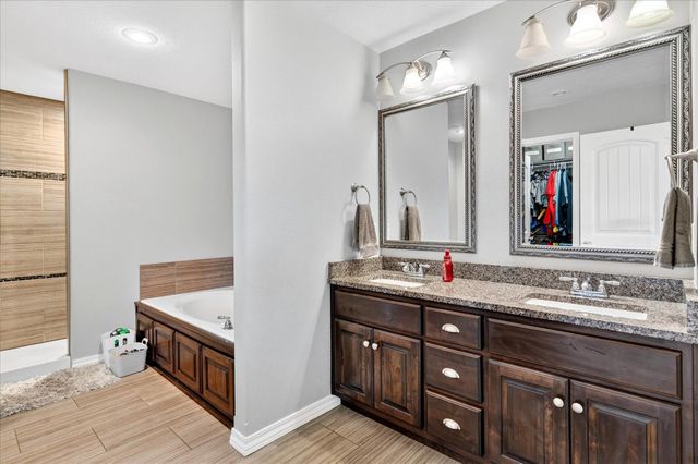 1926 N Brookhollow Drive, Nixa, MO 65714