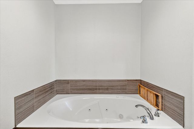 1926 N Brookhollow Drive, Nixa, MO 65714