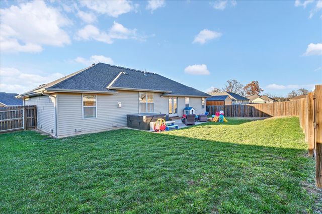 1926 N Brookhollow Drive, Nixa, MO 65714