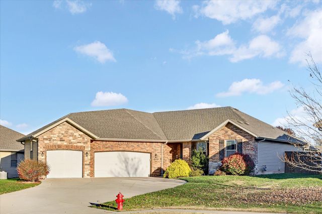 1926 N Brookhollow Drive, Nixa, MO 65714