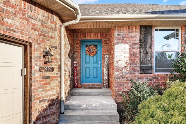 1926 N Brookhollow Drive, Nixa, MO 65714