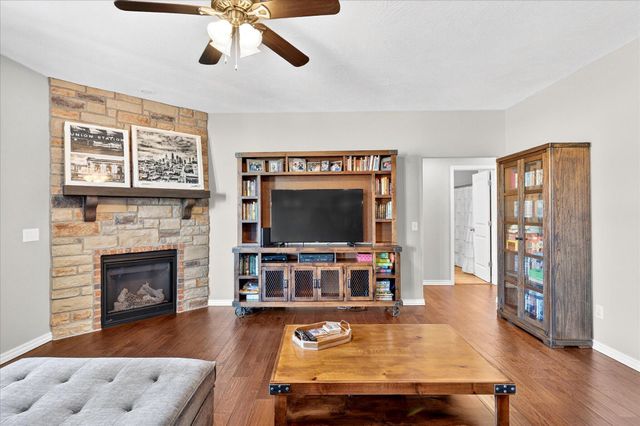 1926 N Brookhollow Drive, Nixa, MO 65714