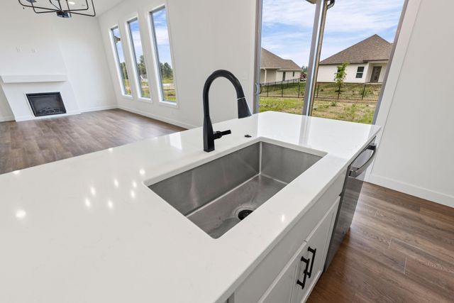 2360 N FEDERAL DR, Columbia, MO 65202