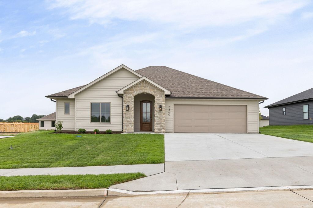 2360 N FEDERAL DR, Columbia, MO 65202