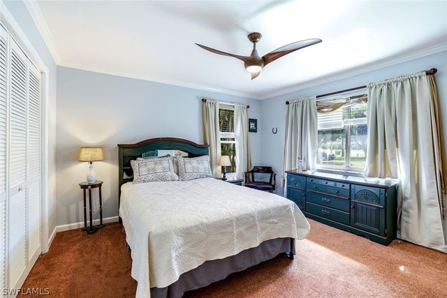 561 Palm View DR 16, Naples, FL 34110