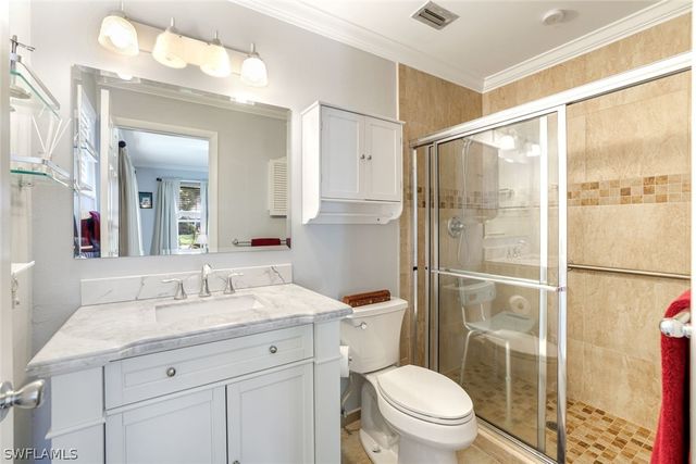 561 Palm View DR 16, Naples, FL 34110