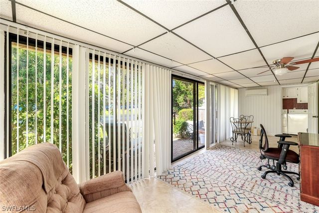 561 Palm View DR 16, Naples, FL 34110