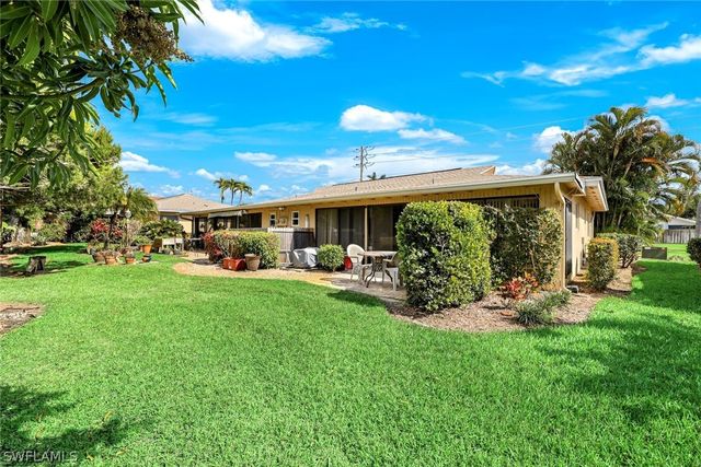 561 Palm View DR 16, Naples, FL 34110