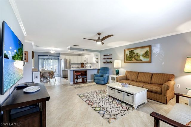 561 Palm View DR 16, Naples, FL 34110